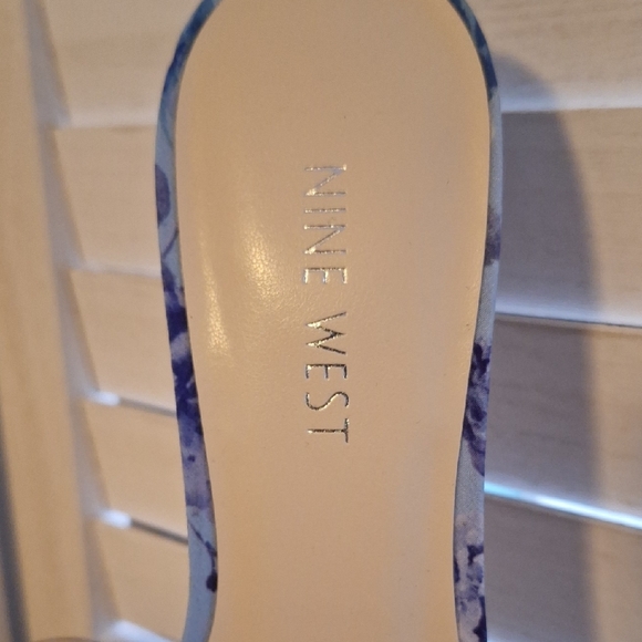 NWOT Nine West Blue Floral Kitten Heel Mules - Picture 2 of 7